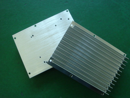Radiateur en aluminium de usinage d'extrusion de prototype de précision rapide de commande numérique par ordinateur avec la passivation